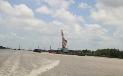Construction 24/7, dredging more than 52km of channel, bringing large ships into Hau River