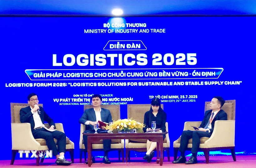 Các chuyên gia, đại diện doanh nghiệp tham gia phiên thảo luận tại Diễn đàn