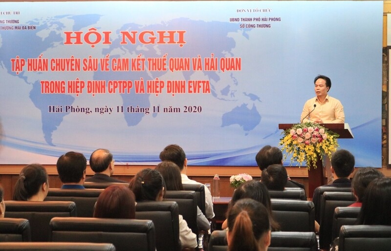 Statistics from the Ministry of Industry and Trade show that, on average, there is 1 seminar or training session on free trade agreements every day. Photo: Hoang Ngan