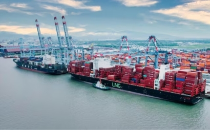 What does Ho Chi Minh City need to become an international maritime center?